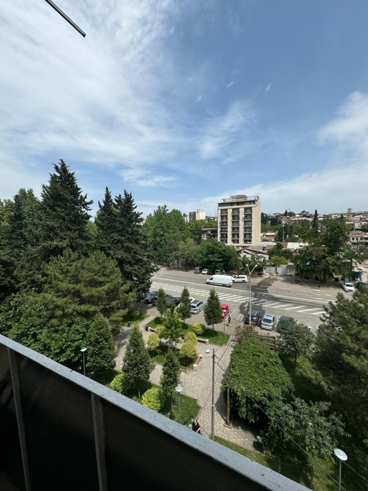 Cozy Apartment With Balcony Tiflis Exterior foto